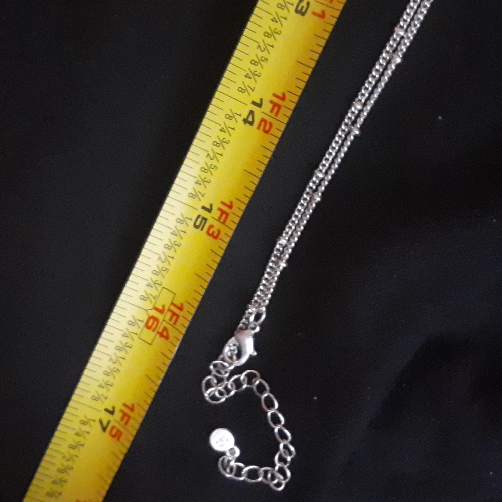 Sparkly pendant on long chain. - Picture 5 of 6